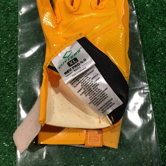 NEW CUTTERS REV PRO 4.0 WR FOOTBALL GLOVES XL - Picture 4 of 6